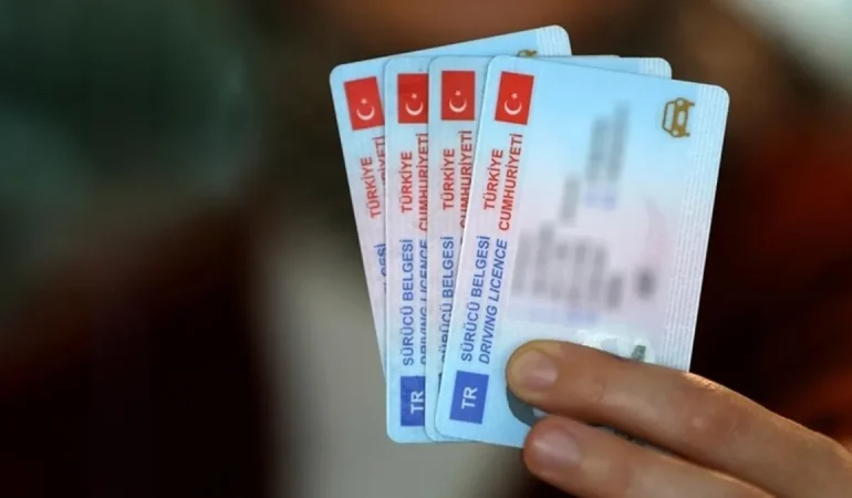 Eski Tip Ehliyetler İçin Son Tarih 31 Ekim 2025: Ücret 7 Bin 438 TL’ye Yükselecek