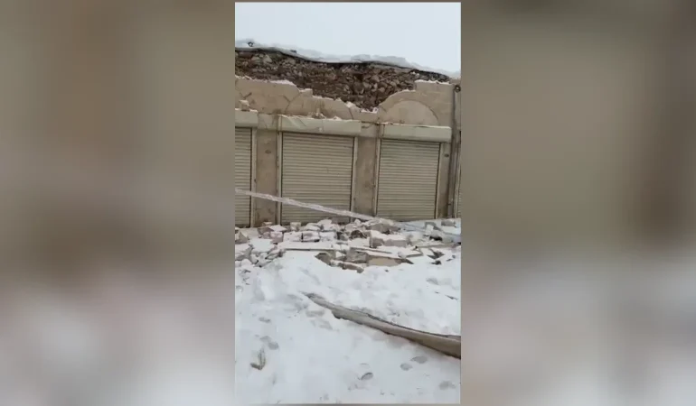 Midyat’ta Yoğun Kar Tarihi Süryani Çarşısına Zarar Verdi