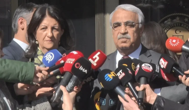 DEM Parti’den kayyum süresi uzatımına ‘Anayasa’ tepkisi