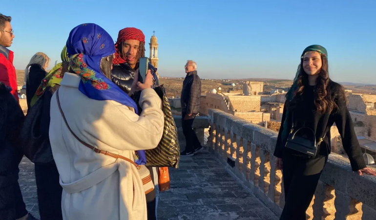 Midyat’ta ‘Uzak Şehir’ Bereketi: Tarihi İlçeye Turist Akını!