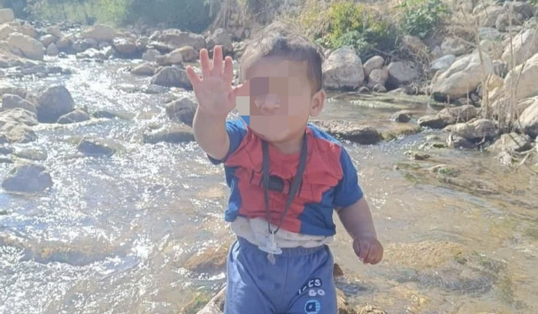 Mardin’de 2 yaşındaki çocuk damdan düştü: Yoğun bakımda tedavi altına alındı