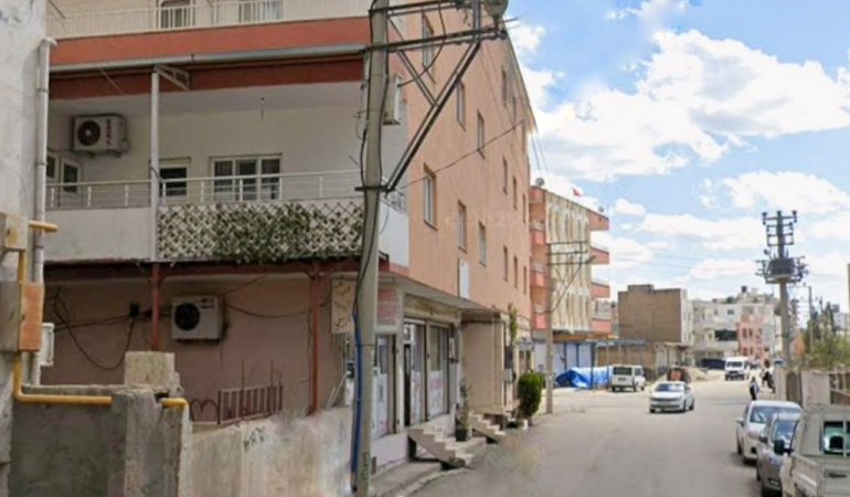 Midyat’ta Çocuk Balkondan Düştü: Ağır Yaralı