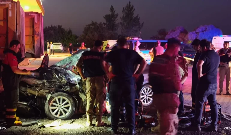 Derik’te Otomobil Hafriyat Kamyonuna Çarptı, 1 Kişi Hayatını Kaybetti
