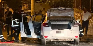 mardinde otomobil alev aldı