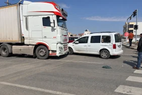 Midyat’ta Tır Otomobile Çarptı