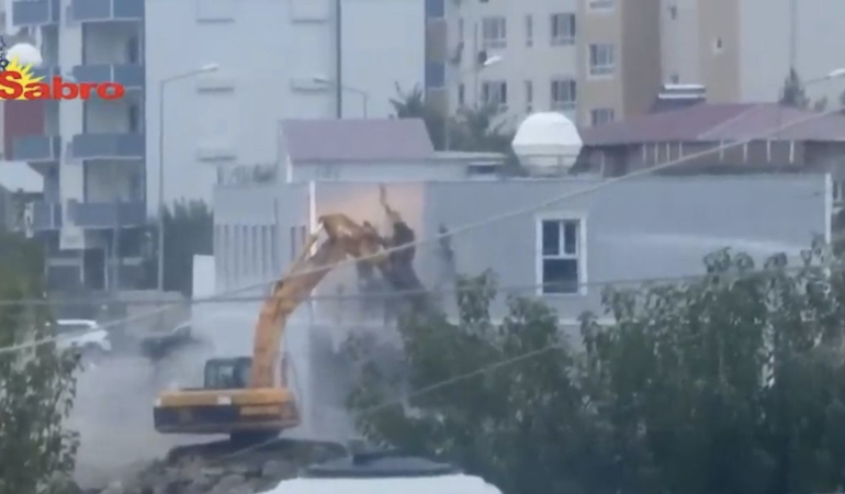 İdil’de Süryani vatandaşlara ait yapılara mühürleme ve yıkım işlemleri